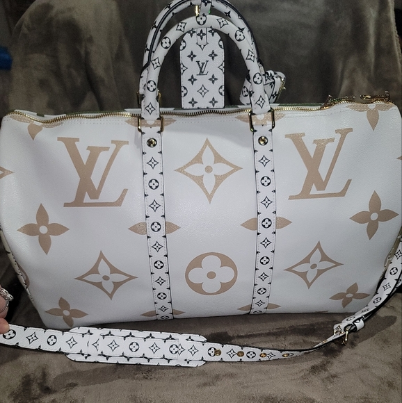 Louis Vuitton GIANT MONOGRAM Keepall 50 Bandouliere Khaki Green/Beige/White Bag - Picture 2 of 16